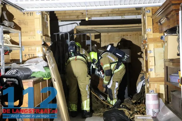 Kleine brand in garagebox in Dongen door brandend vuurwerk 112 De Langstraat