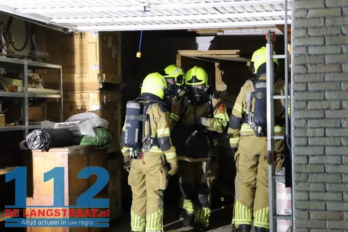 Kleine brand in garagebox in Dongen door brandend vuurwerk 112 De Langstraat