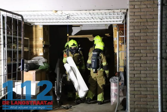 Kleine brand in garagebox in Dongen door brandend vuurwerk 112 De Langstraat