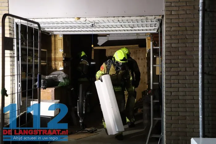 Kleine brand in garagebox in Dongen door brandend vuurwerk 112 De Langstraat