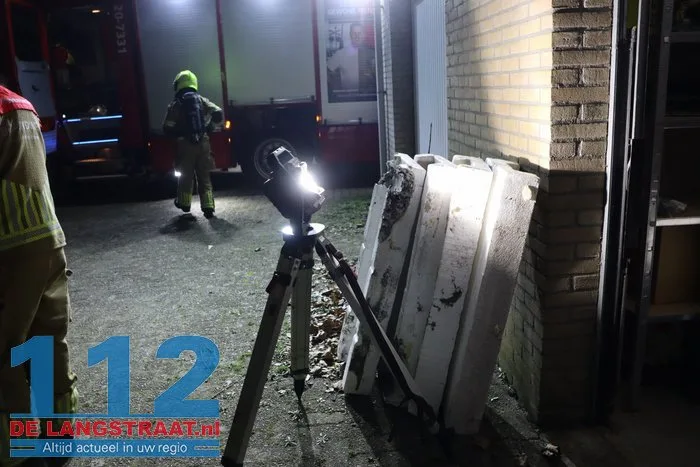 Kleine brand in garagebox in Dongen door brandend vuurwerk 112 De Langstraat