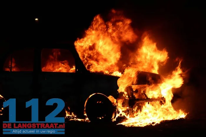Auto volledig uitgebrand in Waalwijk op kerstochtend: politie vermoedt brandstichting 112 De Langstraat