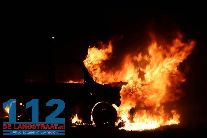 Auto volledig uitgebrand in Waalwijk op kerstochtend: politie vermoedt brandstichting 112 De Langstraat