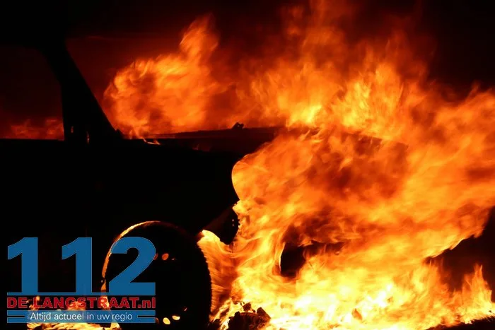 Auto volledig uitgebrand in Waalwijk op kerstochtend: politie vermoedt brandstichting 112 De Langstraat