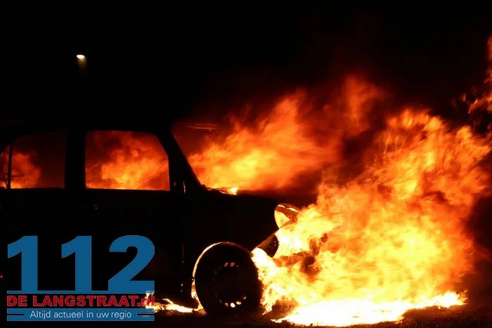 Auto volledig uitgebrand in Waalwijk op kerstochtend: politie vermoedt brandstichting 112 De Langstraat
