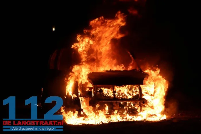 Auto volledig uitgebrand in Waalwijk op kerstochtend: politie vermoedt brandstichting 112 De Langstraat