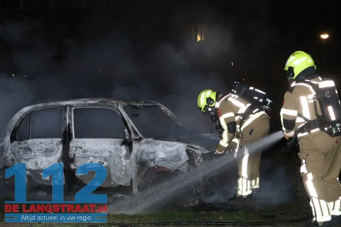 Auto volledig uitgebrand in Waalwijk op kerstochtend: politie vermoedt brandstichting 112 De Langstraat
