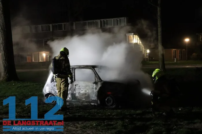 Auto volledig uitgebrand in Waalwijk op kerstochtend: politie vermoedt brandstichting 112 De Langstraat