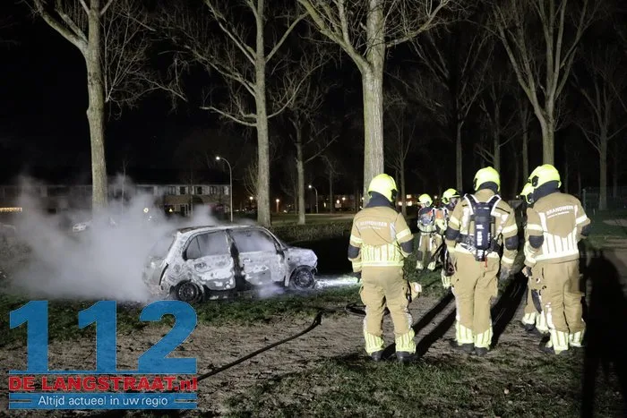Auto volledig uitgebrand in Waalwijk op kerstochtend: politie vermoedt brandstichting 112 De Langstraat