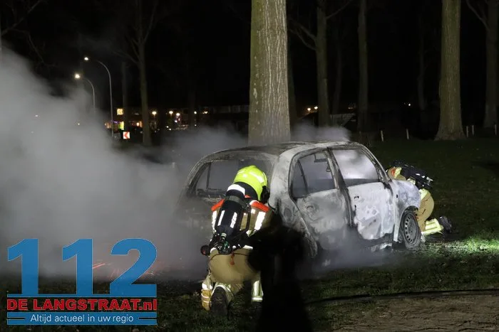 Auto volledig uitgebrand in Waalwijk op kerstochtend: politie vermoedt brandstichting 112 De Langstraat