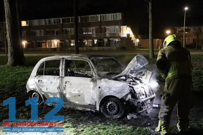 Auto volledig uitgebrand in Waalwijk op kerstochtend: politie vermoedt brandstichting 112 De Langstraat
