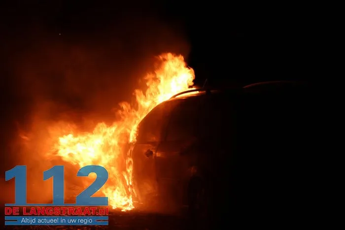 Auto gaat in vlammen op Julianastraat Sprang-Capelle 112 De Langstraat