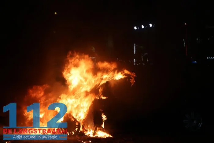 Auto gaat in vlammen op Julianastraat Sprang-Capelle 112 De Langstraat