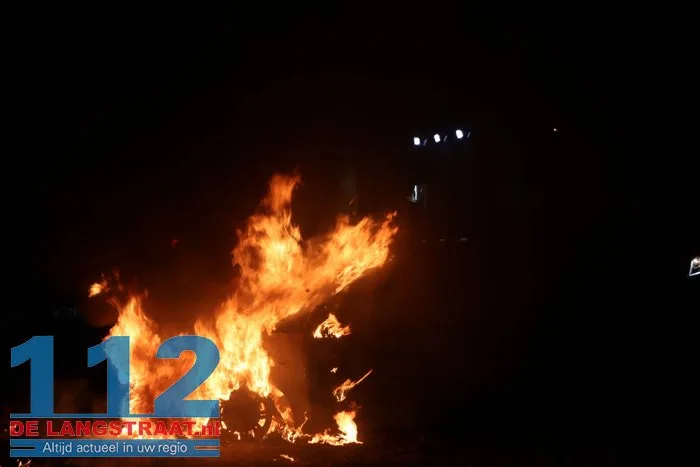 Auto gaat in vlammen op Julianastraat Sprang-Capelle 112 De Langstraat