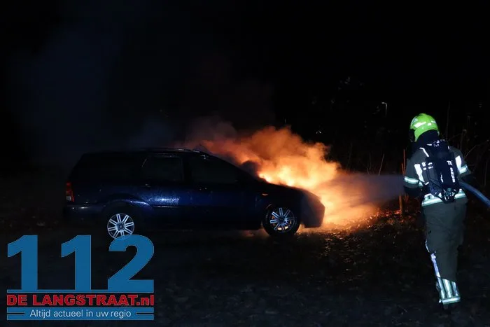 Auto gaat in vlammen op Julianastraat Sprang-Capelle 112 De Langstraat