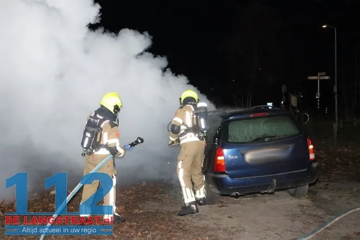 Auto gaat in vlammen op Julianastraat Sprang-Capelle 112 De Langstraat