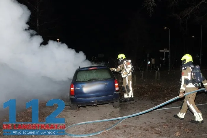 Auto gaat in vlammen op Julianastraat Sprang-Capelle 112 De Langstraat
