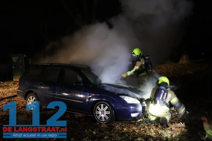 Auto gaat in vlammen op Julianastraat Sprang-Capelle 112 De Langstraat
