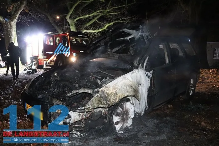 Auto gaat in vlammen op Julianastraat Sprang-Capelle 112 De Langstraat