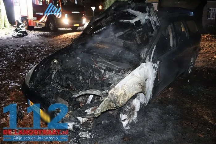 Auto gaat in vlammen op Julianastraat Sprang-Capelle 112 De Langstraat