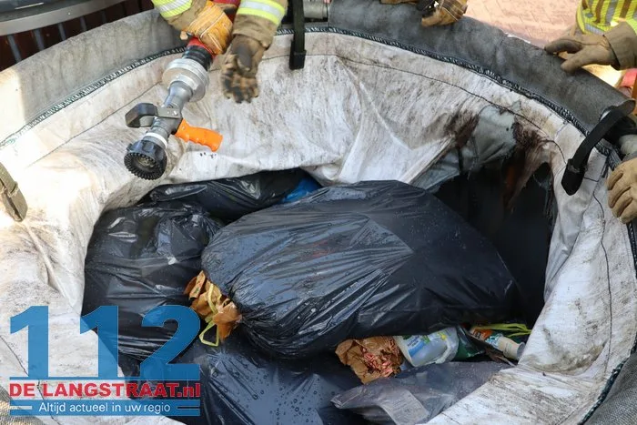 Ondergrondse afvalcontainer in brand Landal Kaatsheuvel 13 Ondergrondse afvalcontainer in brand Landal Kaatsheuvel 112 De Langstraat