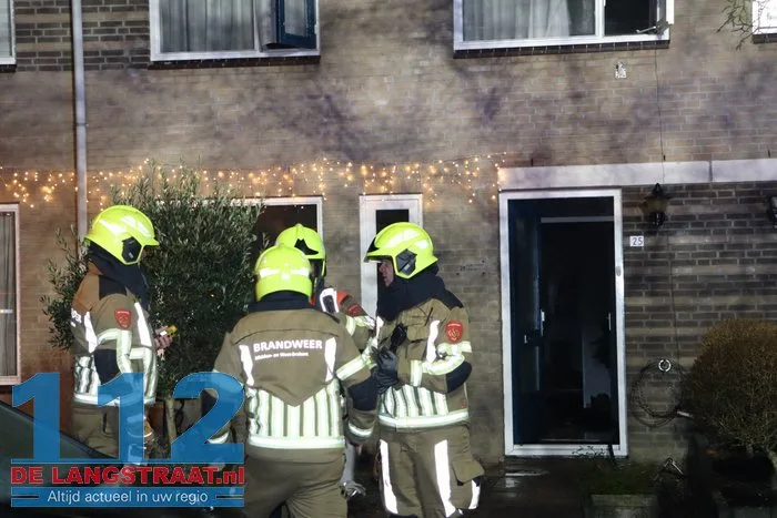 Veel schade door brandende bank in woning aan de A.B. van Lieshoutlaan Waalwijk 4 Veel schade door brandende bank in woning aan de A.B. van Lieshoutlaan Waalwijk 112 De Langstraat