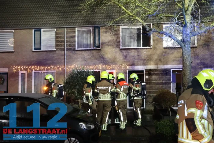 Veel schade door brandende bank in woning aan de A.B. van Lieshoutlaan Waalwijk 5 Veel schade door brandende bank in woning aan de A.B. van Lieshoutlaan Waalwijk 112 De Langstraat