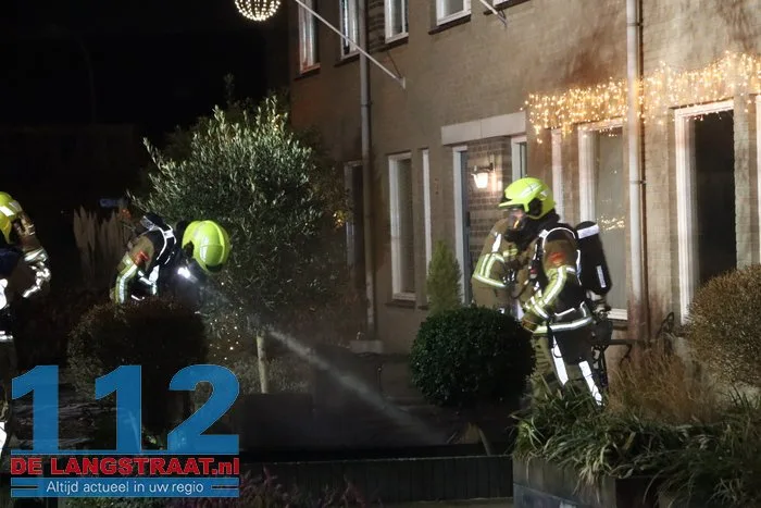 Veel schade door brandende bank in woning aan de A.B. van Lieshoutlaan Waalwijk 7 Veel schade door brandende bank in woning aan de A.B. van Lieshoutlaan Waalwijk 112 De Langstraat