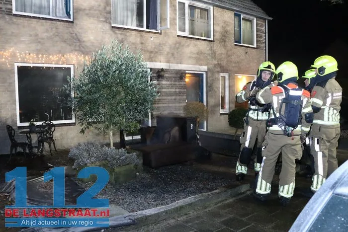 Veel schade door brandende bank in woning aan de A.B. van Lieshoutlaan Waalwijk 9 Veel schade door brandende bank in woning aan de A.B. van Lieshoutlaan Waalwijk 112 De Langstraat