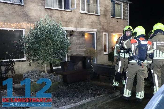 Veel schade door brandende bank in woning aan de A.B. van Lieshoutlaan Waalwijk 10 Veel schade door brandende bank in woning aan de A.B. van Lieshoutlaan Waalwijk 112 De Langstraat