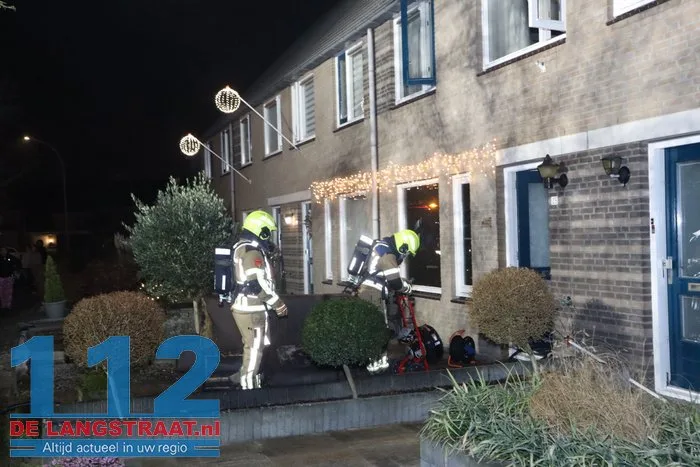 Veel schade door brandende bank in woning aan de A.B. van Lieshoutlaan Waalwijk 17 Veel schade door brandende bank in woning aan de A.B. van Lieshoutlaan Waalwijk 112 De Langstraat