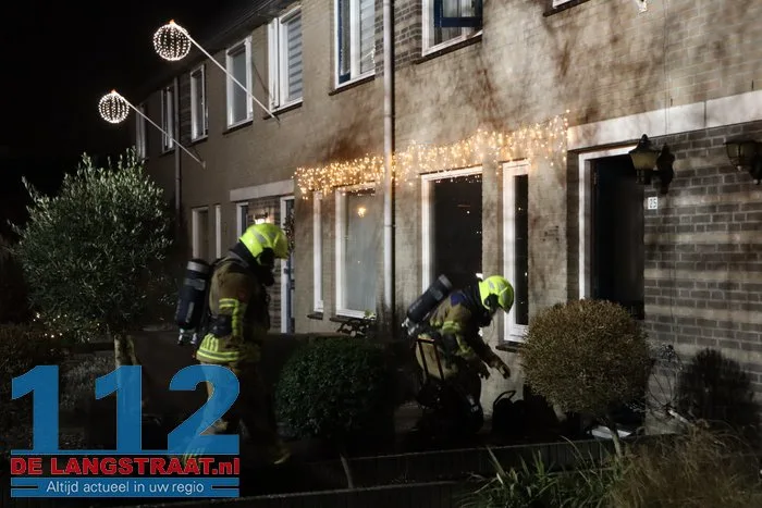 Veel schade door brandende bank in woning aan de A.B. van Lieshoutlaan Waalwijk 18 Veel schade door brandende bank in woning aan de A.B. van Lieshoutlaan Waalwijk 112 De Langstraat