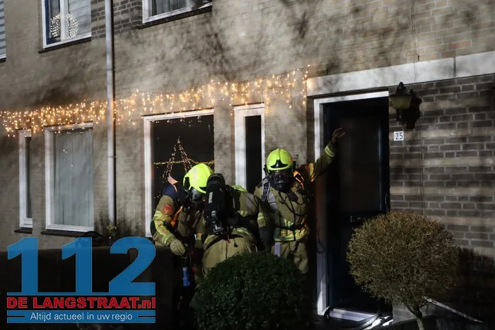 Veel schade door brandende bank in woning aan de A.B. van Lieshoutlaan Waalwijk 22 Veel schade door brandende bank in woning aan de A.B. van Lieshoutlaan Waalwijk 112 De Langstraat