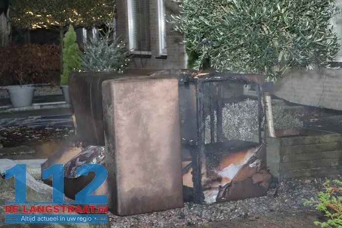 Veel schade door brandende bank in woning aan de A.B. van Lieshoutlaan Waalwijk 25 Veel schade door brandende bank in woning aan de A.B. van Lieshoutlaan Waalwijk 112 De Langstraat