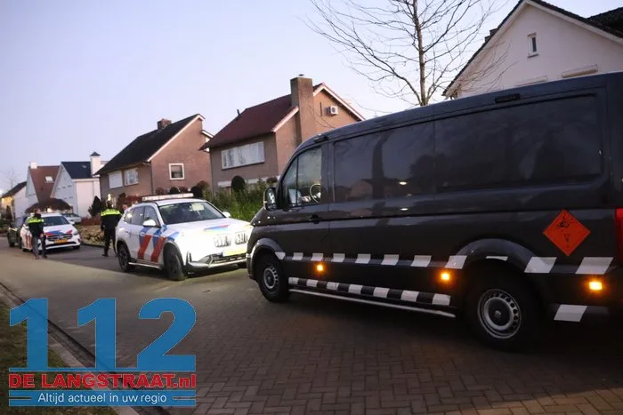 Politie treft vermoedelijk illegaal vuurwerk aan in Kaatsheuvel 6 Politie treft vermoedelijk illegaal vuurwerk aan in Kaatsheuvel 112 De Langstraat