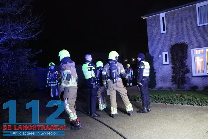 Bewoner probeert brandende coniferenhaag te blussen met tuinslang 112 De Langstraat