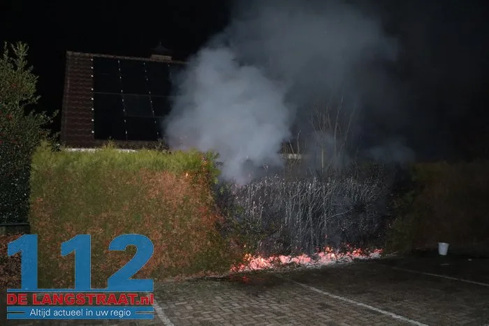 Weer coniferenhaag in brand Sprang-Capelle 112 De Langstraat