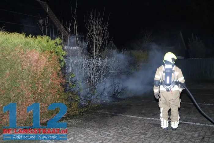 Weer coniferenhaag in brand Sprang-Capelle 112 De Langstraat