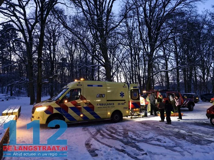 Vrouw gewond bij slee-ongeval in Loonse en Drunense Duinen Kaatsheuvel 10 Vrouw gewond bij slee-ongeval in Loonse en Drunense Duinen Kaatsheuvel 112 De Langstraat