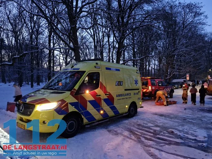 Vrouw gewond bij slee-ongeval in Loonse en Drunense Duinen Kaatsheuvel 11 Vrouw gewond bij slee-ongeval in Loonse en Drunense Duinen Kaatsheuvel 112 De Langstraat
