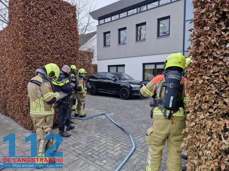 Brandweer enige tijd bezig bij autobrand Kaatsheuvel 1 Brandweer enige tijd bezig bij autobrand Kaatsheuvel 112 De Langstraat