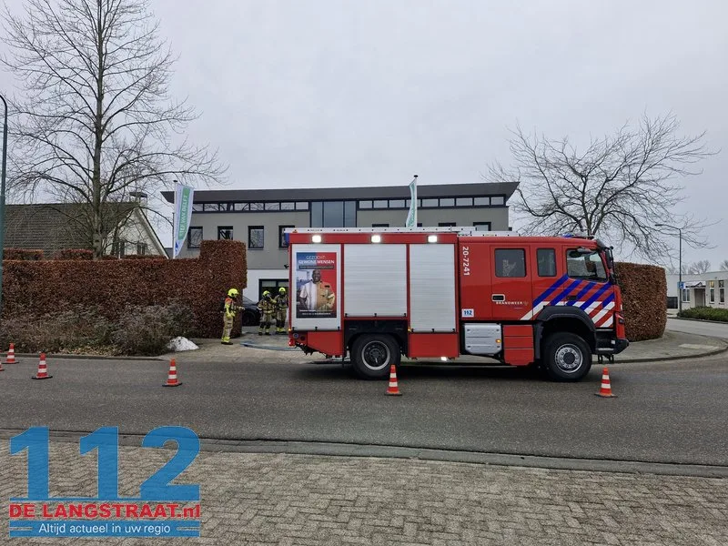 Brandweer enige tijd bezig bij autobrand Kaatsheuvel 5 Brandweer enige tijd bezig bij autobrand Kaatsheuvel 112 De Langstraat