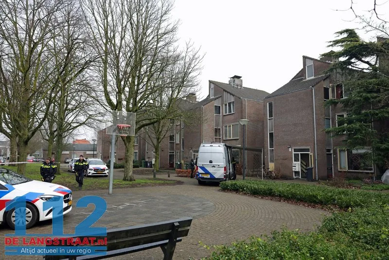 Onderzoek afgerond: EOD neemt explosief materiaal mee uit Diederikhof 4 Onderzoek afgerond: EOD neemt explosief materiaal mee uit Diederikhof 112 De Langstraat
