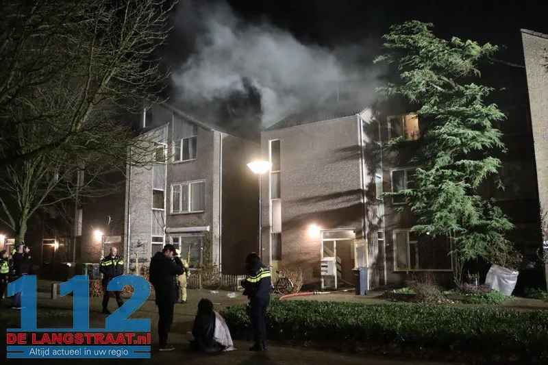 Explosief materiaal ontdekt bij woningbrand Waalwijk, 12 huizen ontruimd 2 Explosief materiaal ontdekt bij woningbrand Waalwijk, 12 huizen ontruimd 112 De Langstraat