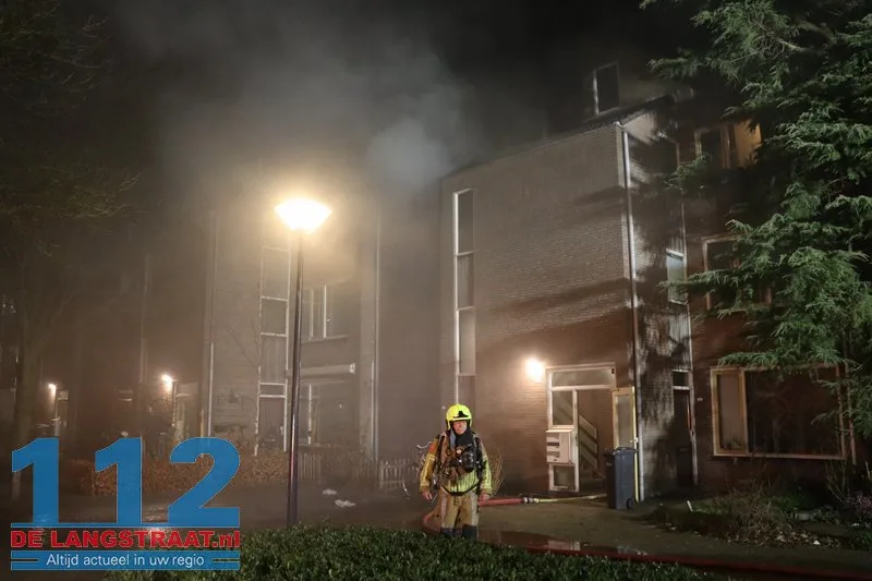 Explosief materiaal ontdekt bij woningbrand Waalwijk, 12 huizen ontruimd 6 Explosief materiaal ontdekt bij woningbrand Waalwijk, 12 huizen ontruimd 112 De Langstraat