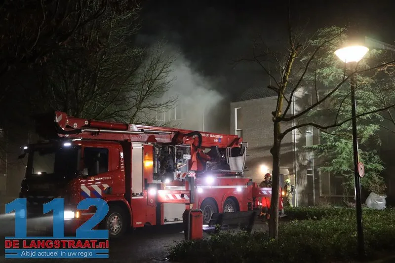 Explosief materiaal ontdekt bij woningbrand Waalwijk, 12 huizen ontruimd 7 Explosief materiaal ontdekt bij woningbrand Waalwijk, 12 huizen ontruimd 112 De Langstraat