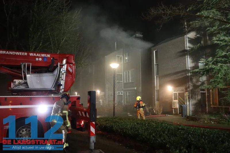Explosief materiaal ontdekt bij woningbrand Waalwijk, 12 huizen ontruimd 8 Explosief materiaal ontdekt bij woningbrand Waalwijk, 12 huizen ontruimd 112 De Langstraat