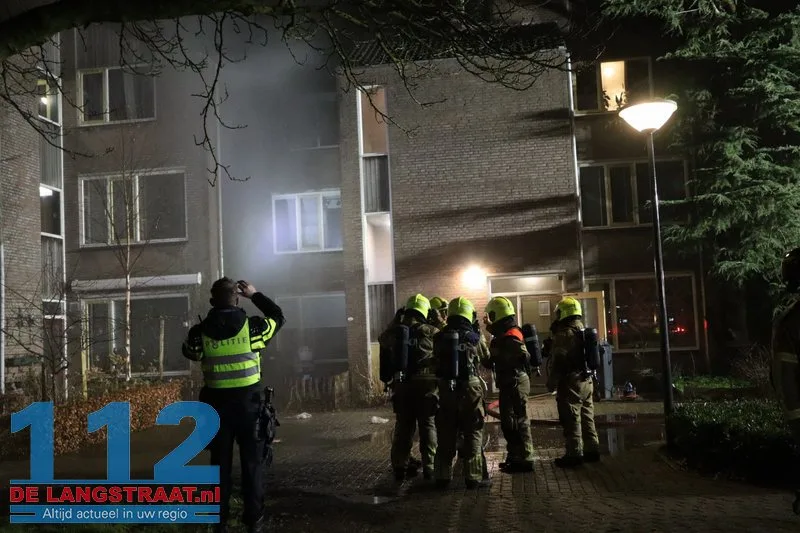 Explosief materiaal ontdekt bij woningbrand Waalwijk, 12 huizen ontruimd 11 Explosief materiaal ontdekt bij woningbrand Waalwijk, 12 huizen ontruimd 112 De Langstraat