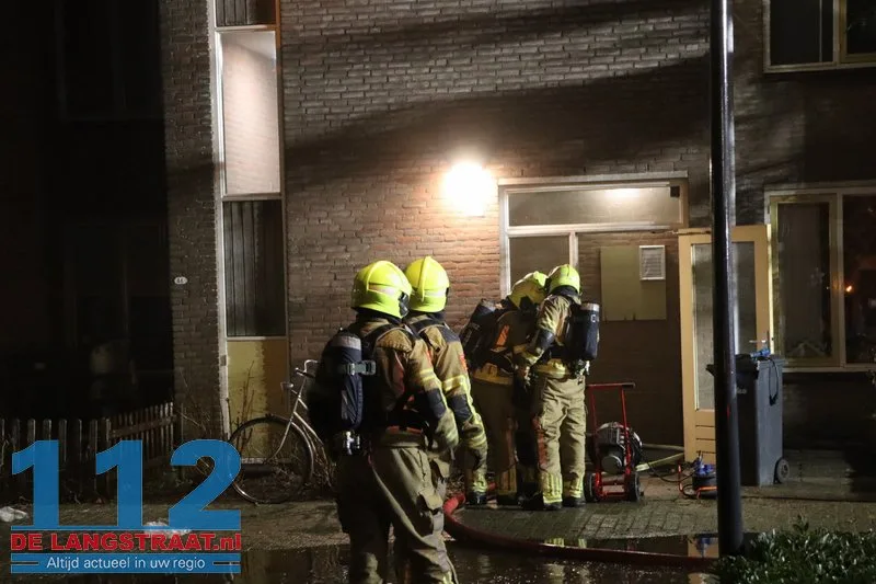 Explosief materiaal ontdekt bij woningbrand Waalwijk, 12 huizen ontruimd 13 Explosief materiaal ontdekt bij woningbrand Waalwijk, 12 huizen ontruimd 112 De Langstraat