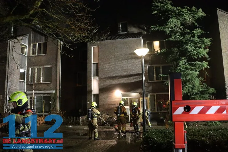 Explosief materiaal ontdekt bij woningbrand Waalwijk, 12 huizen ontruimd 15 Explosief materiaal ontdekt bij woningbrand Waalwijk, 12 huizen ontruimd 112 De Langstraat